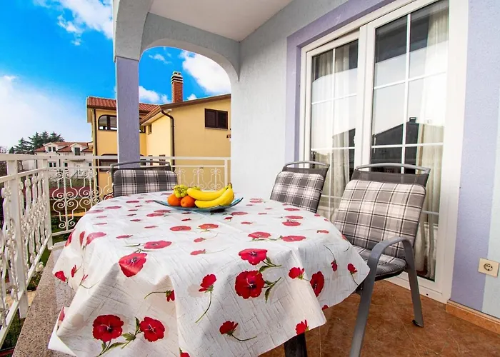Apartamento With Parking Space - 21300 Poreč