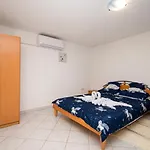 아파트 With Parking Space - 21300 *