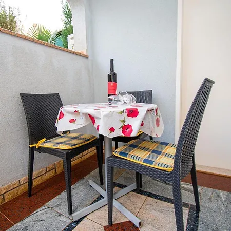 Apartment With A Parking Space - 21300 Porec