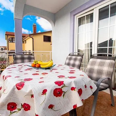 Apartment With A Parking Space - 21300 Porec