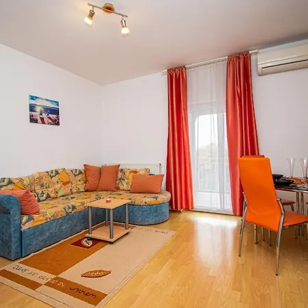 With Parking Space - 21300 Apartamento Poreč