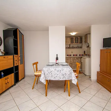 Apartment With A Parking Space - 21300 Porec