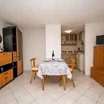 Apartmán With Parking Space - 21300 Poreč